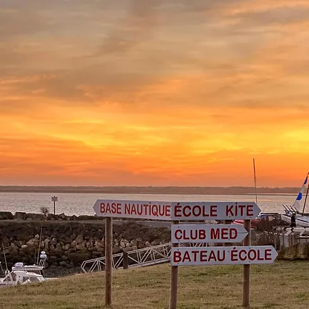 Villa Renovee Avec Jardin, Climatisation, Wi-fi, 8 Pers, La Palmyre - Fr-1-705-52 *